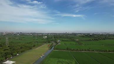 上海嘉北郊野公园田园风光高空航拍俯拍田野视频的预览图